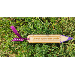 Marque-page crayon en bois personnalisé – Cadeau fin d’année scolaire