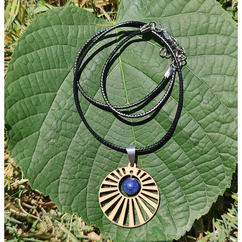 Pendentif bois & sodalite – Expression et clarté mentale