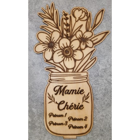 Vase et fleurs pour les grands-mères.